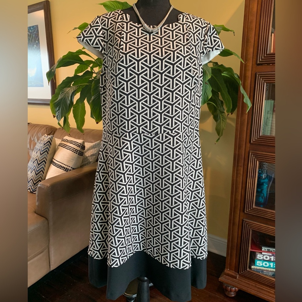 Alex Marie Dress in Geometric pattern - size 16